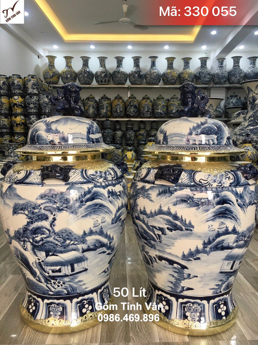 Choé tài lộc cảnh sơn thuỷ hữu tình, mã 330055, bọc viền đồng, hoa văn vẽ tay xanh lam truyền thống, dung tích 50 lit cao 60 cm, ngang 40 cm, gốm trưng bày, ngâm rượu, đựng gạo..., giá báo theo cặp, choé phong thuỷ gốm bát tràng tinh vân