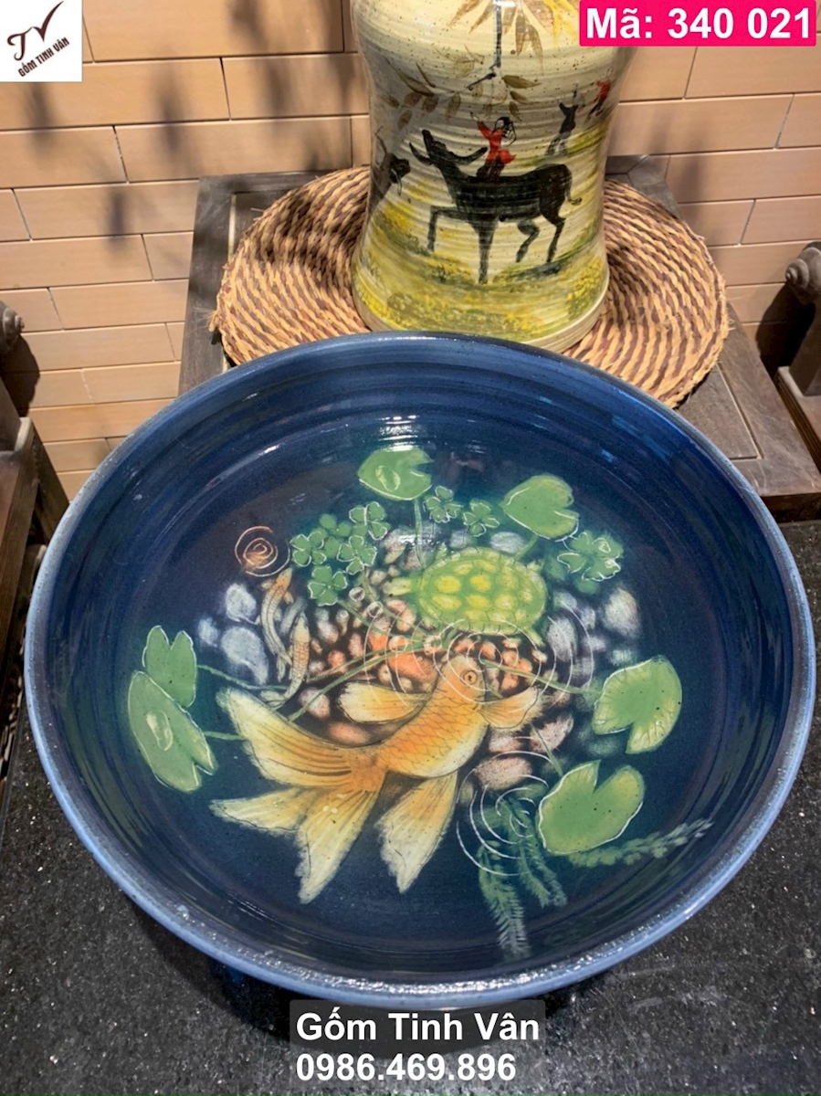 bat nuoc phong thuy, dang la sen, ma 340021, duong kinh 30-35 cm, men xanh ngoc, ve ca chep sen, hut tai loc, gom su bat trang tinh van (2)