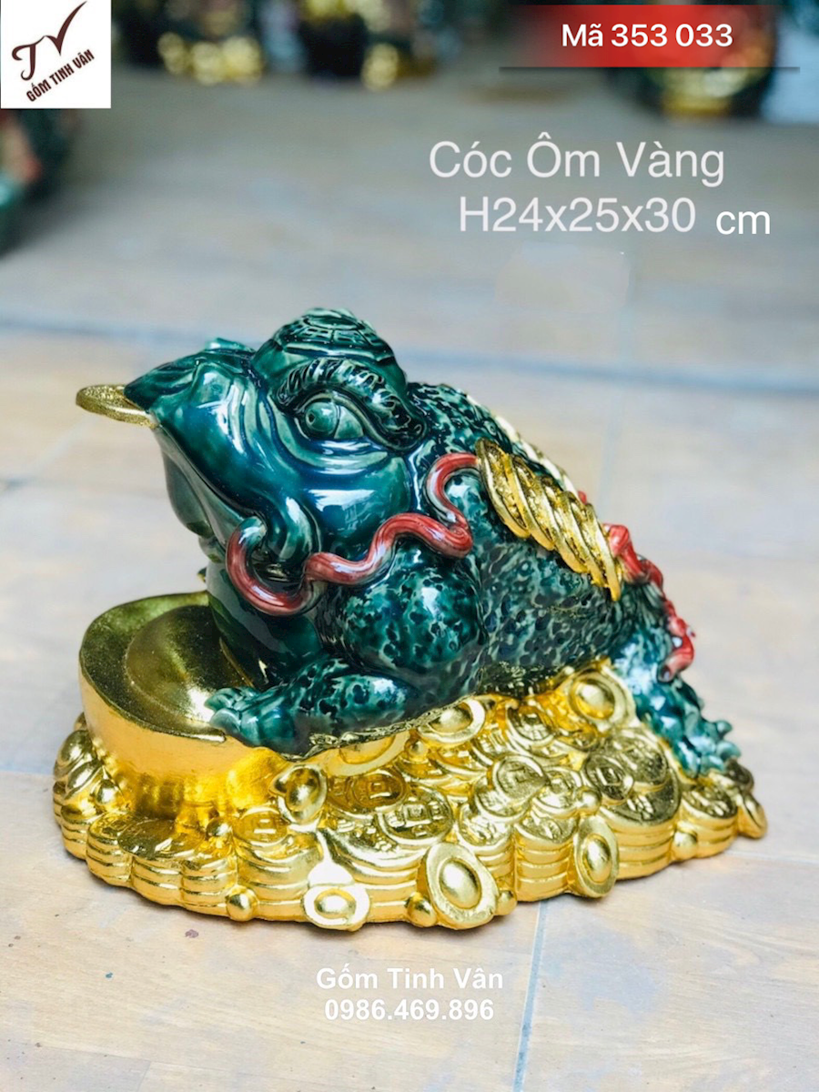 Tượng cóc ngậm tiền, thiềm thừ rát vàng 24k, mã 353033, tượng phong thuỷ cóc ôm vàng, mang tài lộc đén gia chủ, men xanh ngọc lục bảo, cao 24 rộng 25 dài 30 cm, gốm bát tràng cao cấp