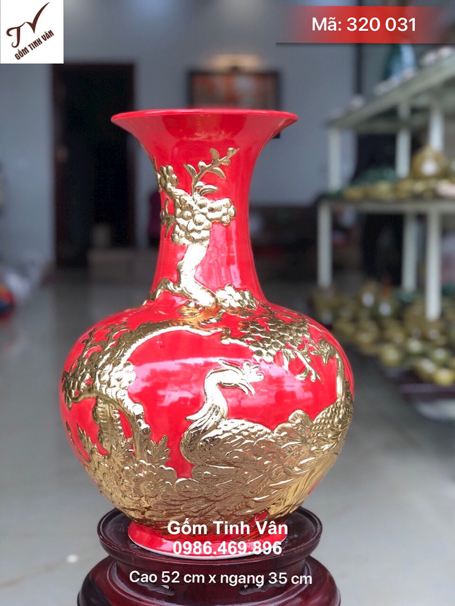 Lọ độc bình dáng tỏi, mã 320031, cao 52, ngang 35 cm, men đỏ rát vàng 24 k, đắp nổi tùng công, vinh hoa phú quý, gốm bát tràng tinh vân cao cấp