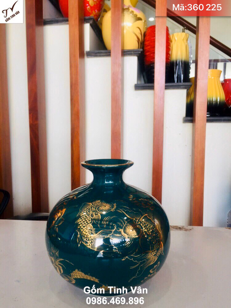 Bình hút tài lộc cao 20cm, mã 360225, men xanh ngọc lục bảo, cá chép hoa sen vẽ vàng 24k, bình phong thuỷ gốm bát tràng