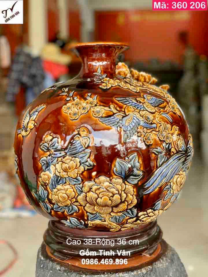 Bình hút tài lộc phong thuỷ, mã 360206, hoa văn đắp nổi 3D, ý nghĩa phu thê viên mãn, vinh hoa phú quý, cao 38 rộng 36 cm, men nâu hoàng thổ, gốm bát tràng cao cấp