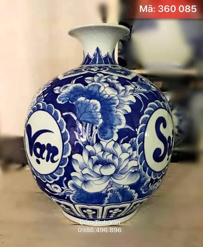 Bình hút tài lộc, mã 360085, men xanh lam cổ, hoa văn vẽ tay hoa sen, vạn sự như ý, cao 35 cm ngang 30 cm, gốm bát tràng tinh vân