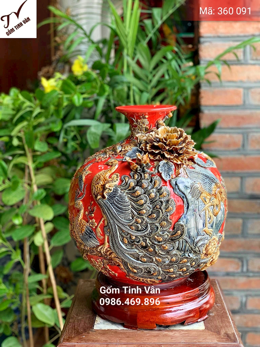 Bình hút tài lộc, mã 360091, cảnh chim công hoa phù dung, vinh hoa phú quý, men đỏ, hoa văn đắp nổi, mệnh hoả, gốm bát tràng, tinh vân, cao 30-35 cm