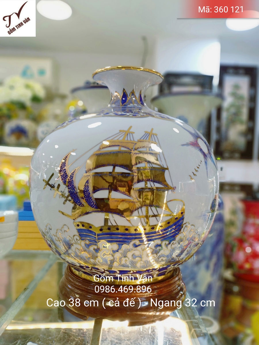 Bình hút tài lộc, mã 360121, vẽ vàng 24k, hoa văn vẽ tay sắc nét, tinh xảo, cảnh thuận buồm xuôi gió, cao 38 cm ( cả đế ) - ngang 32 cm, gốm bát tràng, tinh vân