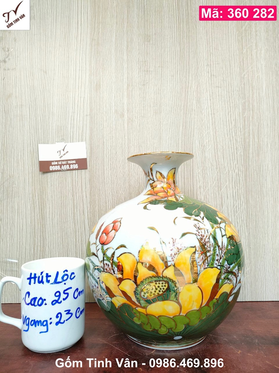 Bình hút tài lộc cao 25 cm, mã 360282, vẽ tay hoa sen, vàng 24k, ý nghĩa bình an may mắn, gốm bát tràng tinh vân