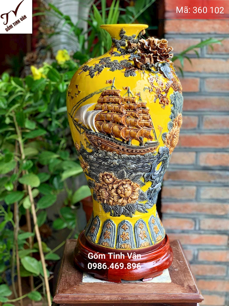 Mai bình phú quý, hút tài lộc, mã 360102,  bình phong thủy, cao 50cm, đắp nổi, thuận buồm xuôi gió, vạn sự hanh thông, men vàng, mệnh kim, gốm bát tràng, tinh vân