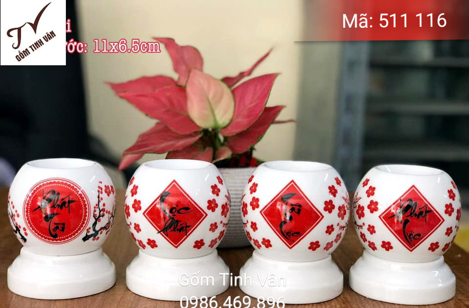 Bộ 4 đèn xông tinh dầu mini, mã 511116, cao 11 cm đk 6,5 cm, hoa văn hoa đào đỏ, chữ thư pháp, phát lộc, tài lộc,  lộc phát, phát tài, gốm bát tràng, tinh vân