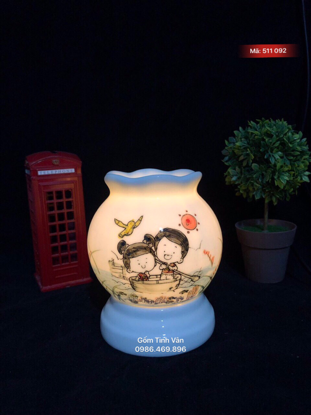 Đèn xông tinh dầu điện, đèn ngủ, mã 511092, vẽ người, cao 15 cm, gốm bát tràng tinh vân