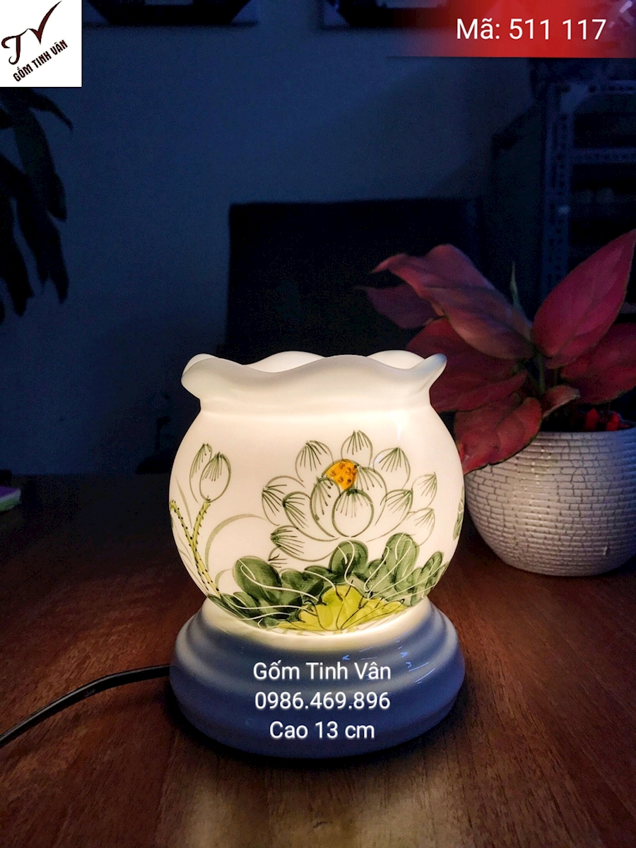 Đèn xông tinh dầu điện, đèn ngủ, mã 511117, vẽ hoa sen trắng, cao 13 cm, gốm sứ bát tràng tinh vân
