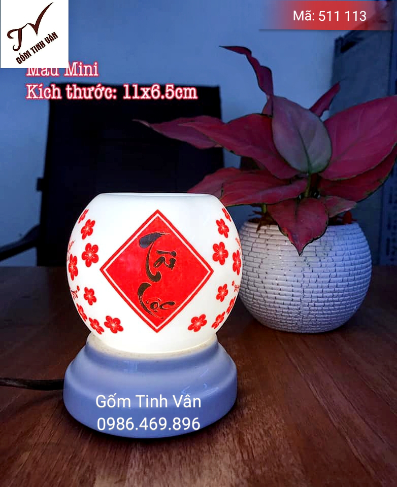 Đèn xông tinh dầu điện, mã 511113, cao 11- đường kính 6,5 cm, chữ tài lộc, vẽ hoa mai đỏ, ý nghĩa năm mới phát tài, gốm sứ bát tràng tinh vân