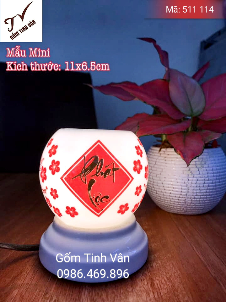 Đèn xông tinh dầu điện, mã 511114, cao 11- đường kính 6,5 cm, chữ phát lộc, vẽ hoa mai đỏ, ý nghĩa năm mới phát tài, gốm sứ bát tràng tinh vân