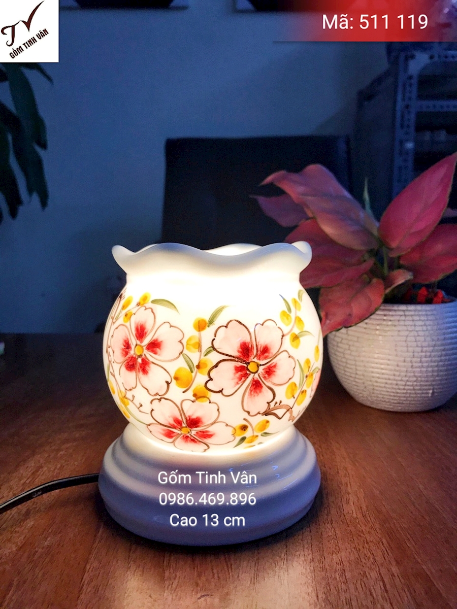 Đèn xông tinh dầu miệng lượn, mã 511119, cao 13 cm, sứ thấu quang, vẽ hoa mai đỏ chấm vàng, gốm sứ bát tràng, tinh vân