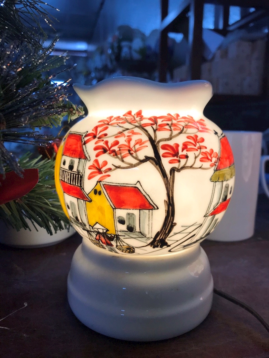 Đèn xông tinh dầu miệng lượn, mã 511121, cao 13 cm, sứ thấu quang, vẽ cảnh phố cổ hà nội, gốm sứ bát tràng, tinh vân