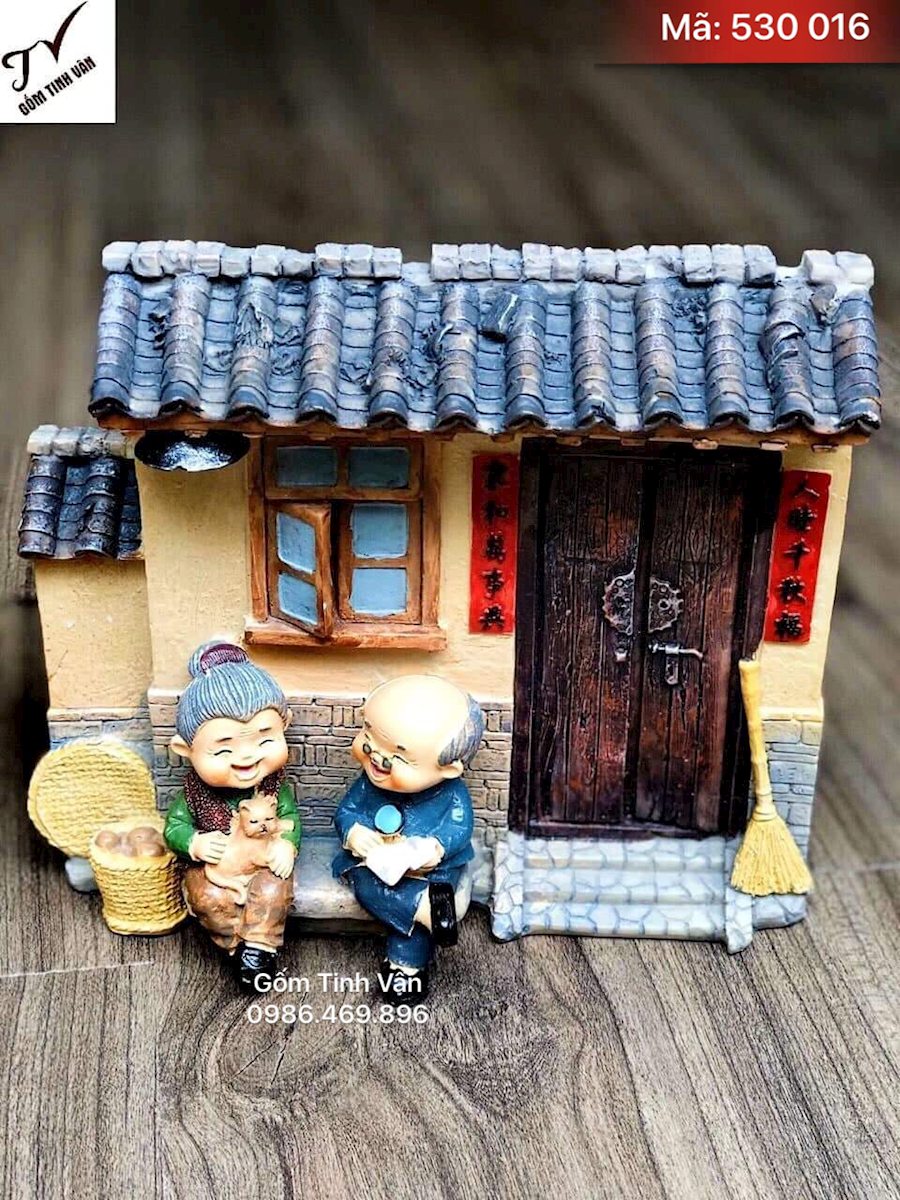 Tượng ông bà tâm sự trước hiên nhà, mã 530016, ngôi nhà nhỏ hạnh phúc to, gốm tinh vân