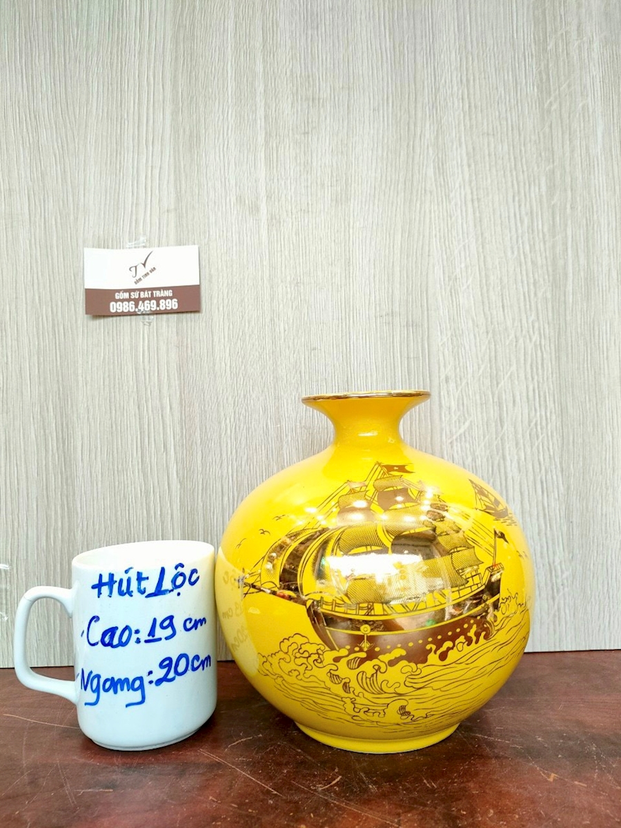 Bình gốm tụ tài lộc, mã 360288, cao 19 cm, men vàng vẽ thuận buồm xuôi gió 24k, bát tràng tinh vân
