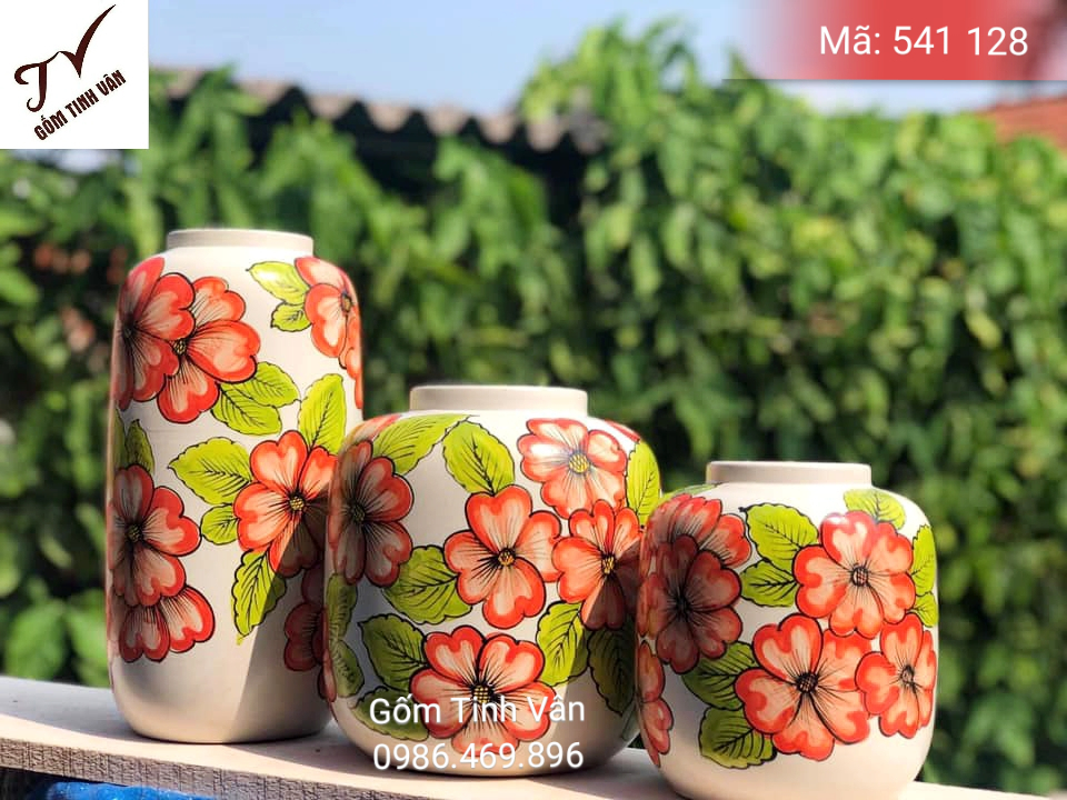 Bộ 3 bình bông, mã 541128, vẽ hoa đỏ trên nền trắng, cao 25-30 cm, hoa văn vẽ tay tỉ mỉ, sang trọng, gốm bát tràng, tinh vân