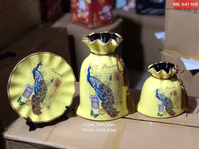 Bộ 3 bình hoa và đĩa nghệ thuật, mã 541108, men vàng vẽ chim công, gốm sứ bát tràng tinh vân