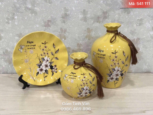Bộ 3 bình hoa và đĩa nghệ thuật, mã 541111, men vàng vẽ hoa, gốm sứ bát tràng tinh vân