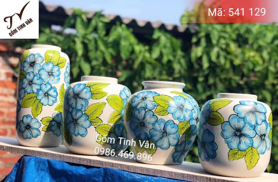Bộ 4 bình bông, mã 541129, vẽ hoa xanh độc lạ trên nền trắng trang nhã, cao 25-30 cm, hoa văn vẽ tay tỉ mỉ, sang trọng, gốm bát tràng, tinh vân