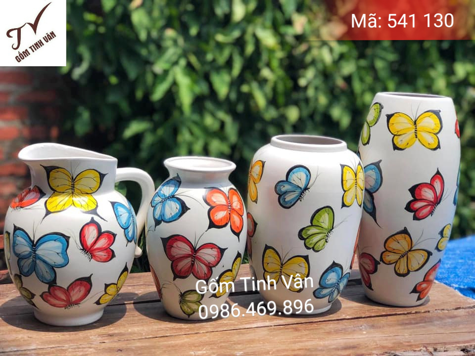 Bộ 4 bình bông, mã 541130, vẽ bướm ngũ sắc trên nền trắng, cao 25-30 cm, hoa văn vẽ tay tỉ mỉ, sang trọng, gốm bát tràng, tinh vân