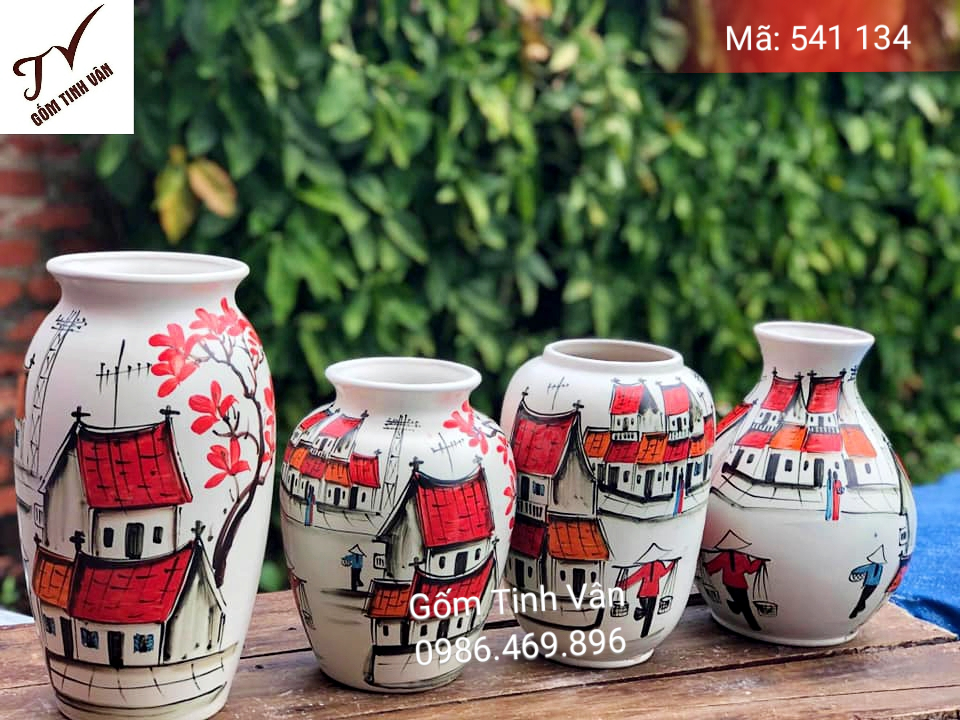 Bộ 4 bình bông, mã 541134, vẽ phố cổ hà nội theo tông đỏ đen nhấn chút xanh tạo sự nổi bật, cao 25-30 cm, hoa văn vẽ tay tỉ mỉ, sang trọng, gốm bát tràng, tinh vân