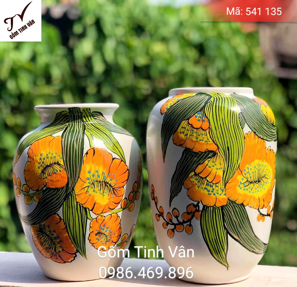 Bộ đôi bình bông, mã 541135, vẽ hoa phượng cam vàng thêm lá xanh giữa nền trắng tạo sự độc lạ, cao 25-30 cm, hoa văn vẽ tay tỉ mỉ, sang trọng, gốm bát tràng, tinh vân