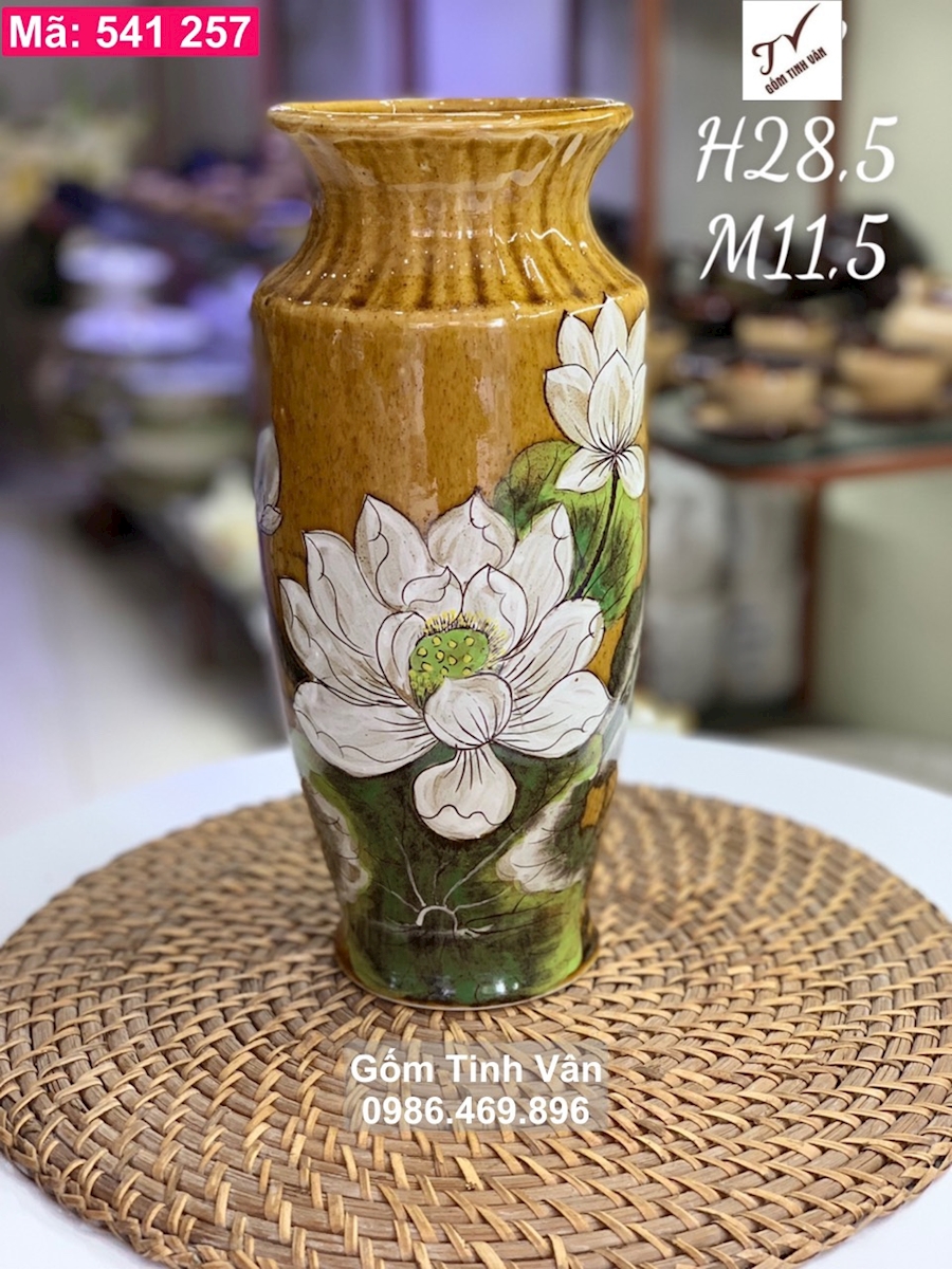Lọ hoa, bình bông, mã 541257, men gốm nâu vàng, hoa sen trắng, cao 28.5 cm, vẽ tay, gốm bát tràng, tinh vân
