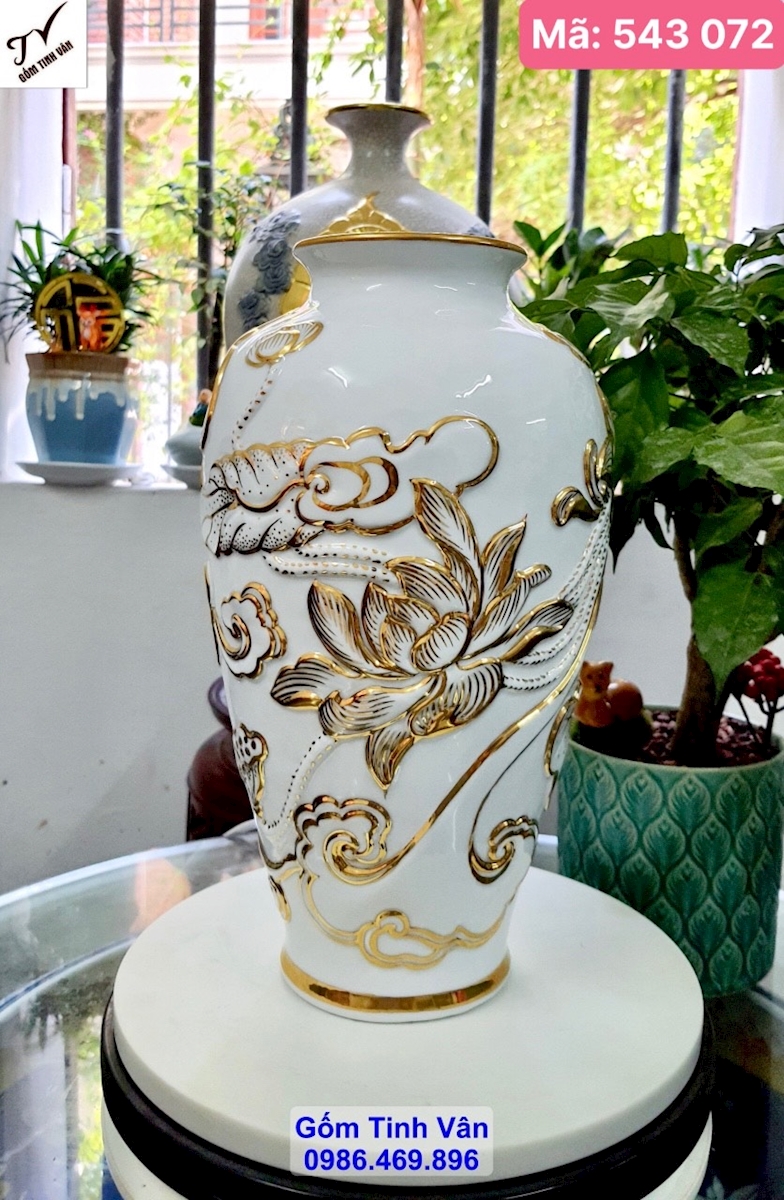 Bình bông men trắng mã 543072, đắp nổi hoa sen 3D tinh xảo, kết hợp vẽ vàng 24 k sang trọng, trưng bày phòng khách, quà tặng, quà biếu, mừng tân gia, cao 28 ngang 16 cm, lọ hoa đẹp trang trí gốm sứ bát tràng tinh vân