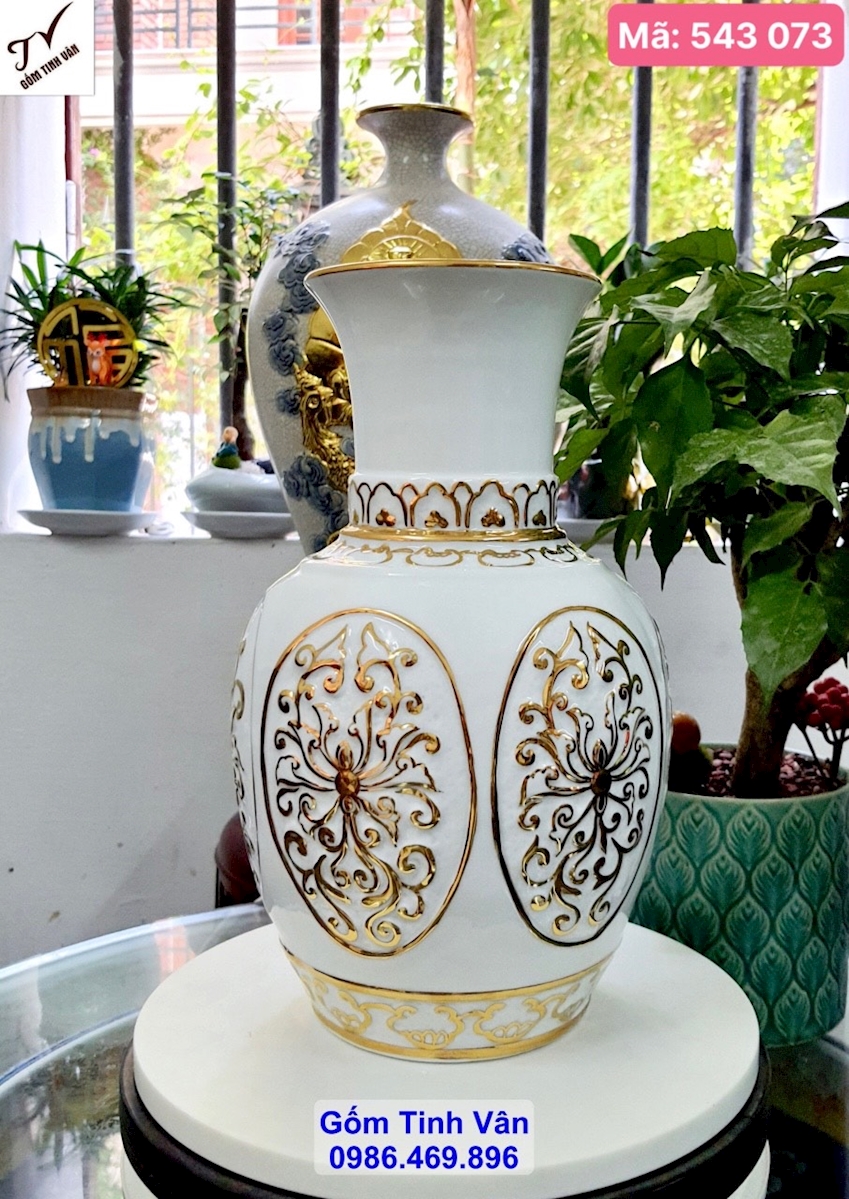 Bình bông men trắng mã 543073, đắp nổi hoa sen cổ tinh xảo, kết hợp vẽ vàng 24 k sang trọng, trưng bày phòng khách, quà tặng, quà biếu, mừng tân gia, cao 35 ngang 20 cm, lọ hoa đẹp trang trí gốm sứ bát tràng tinh vân