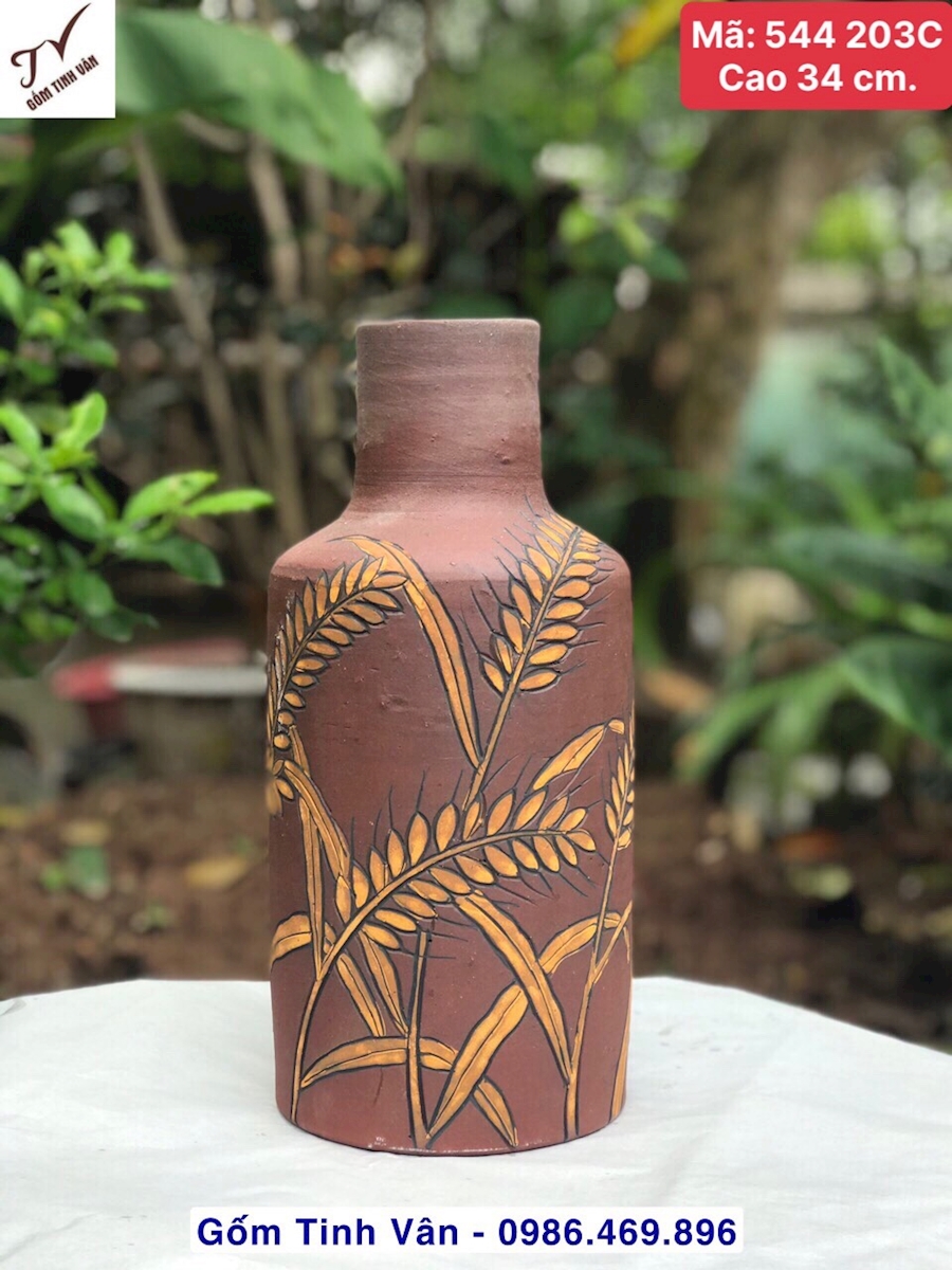 1 chiếc bình bông nghệ thuật, lọ hoa, bình gốm trang trí, trưng bày, mã 544203, cao 30-33-34 cm, gốm sứ nâu đen chạm khắc bông lúa vàng nổi 3D, gốm vuốt tay mộc mạc, gốm bát tràng tinh vân