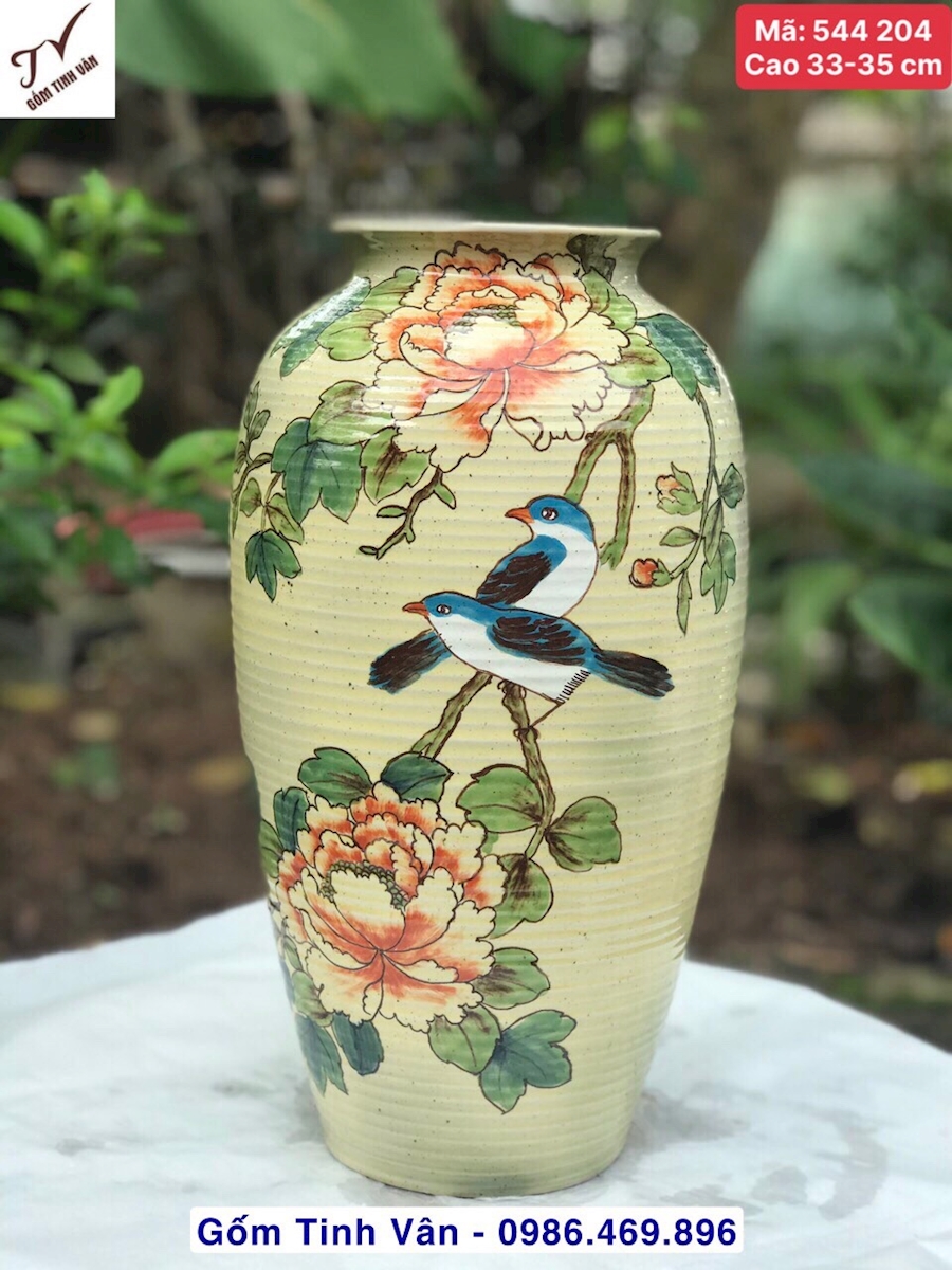 1 chiếc lọ hoa, bình gốm trang trí, trưng bày, mã 544204, cao 33-35 cm, gốm sứ  men tro xám, vàng hoàng thổ, hoa văn vẽ tay đôi chim, hoa sen, hoa mẫu đơn phù dung, cây lá xanh, gốm vuốt tay mộc mạc, gốm bát tràng tinh vân