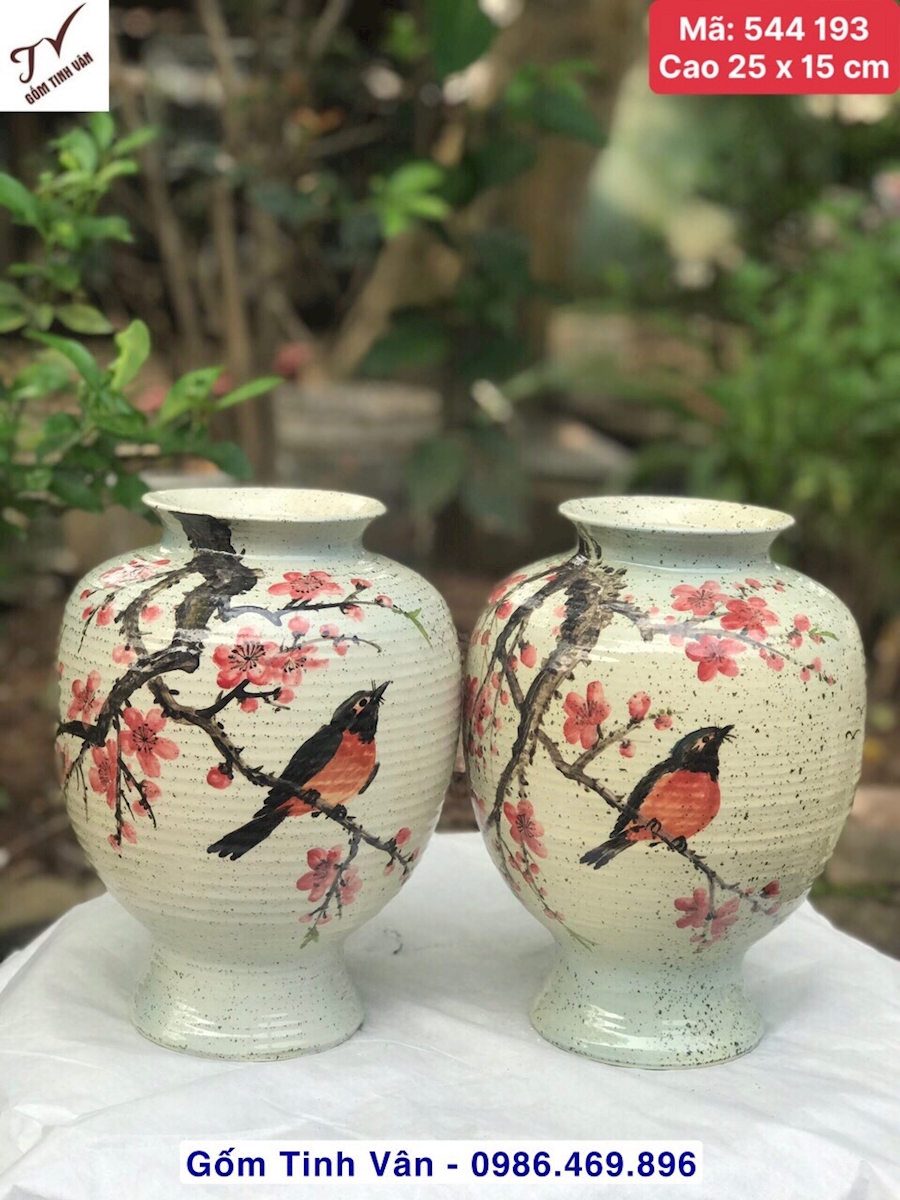 1 chiếc bình gốm nghệ thuật, lọ cắm hoa, bình bông, mã 544193, dáng vò tròn cao 25 x 15 cm, men tro xám cổ điển, gốm vuốt tay mộc mạc, vẽ cảnh chim đậu cành hoa đào đỏ, gốm bát tràng tinh vân