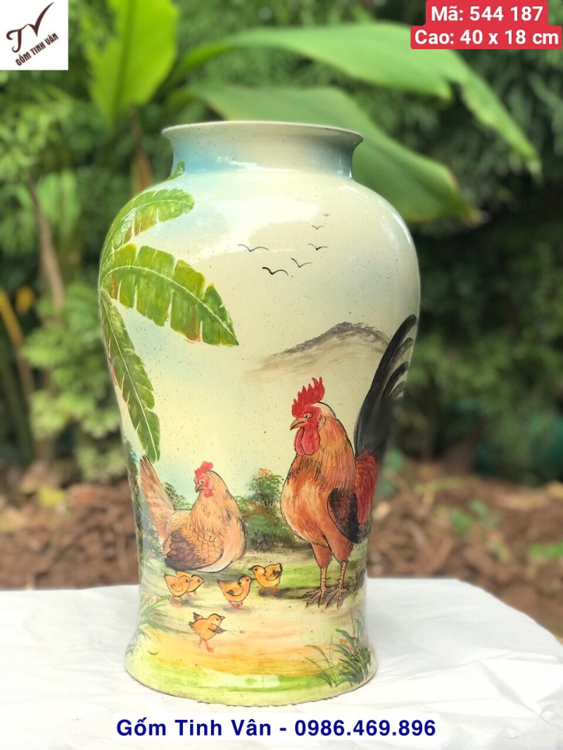 Bình gốm nghệ thuật, lọ cắm hoa, bình bông, mã 544187, dáng mai bình tích lộc, cao 40 x 18 cm, vuốt tay thủ công, cảnh đàn gà bên cây chuối ờ làng quê thanh bình, gốm bát tràng tinh vân