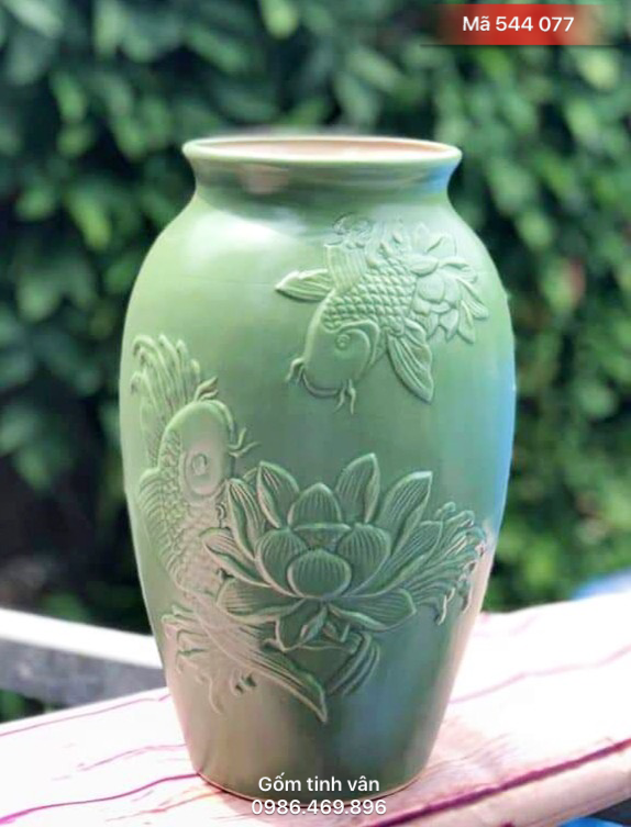 Bình hoa nghệ thuật, mã 544077, men xanh ngọc lục bảo, đắp nổi cá chép hoa sen, cao 32 cm, gốm bát tràng ,tinh vân