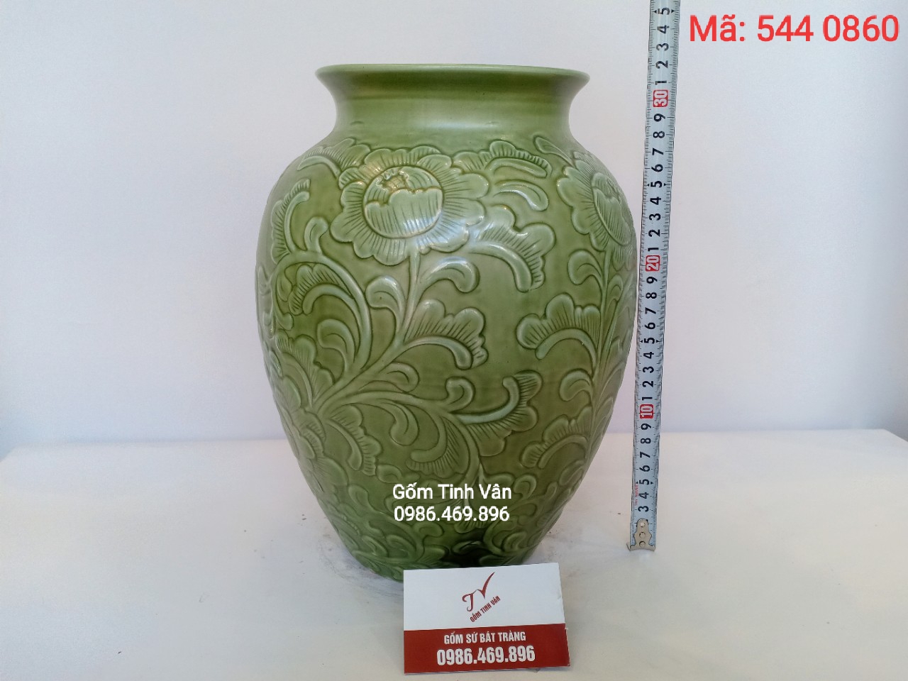 Bình hoa nghệ thuật, mã 5440860, men xanh rêu cổ, hoa dây khắc nổi, gốm bát tràng, tinh vân, cao 32 cm