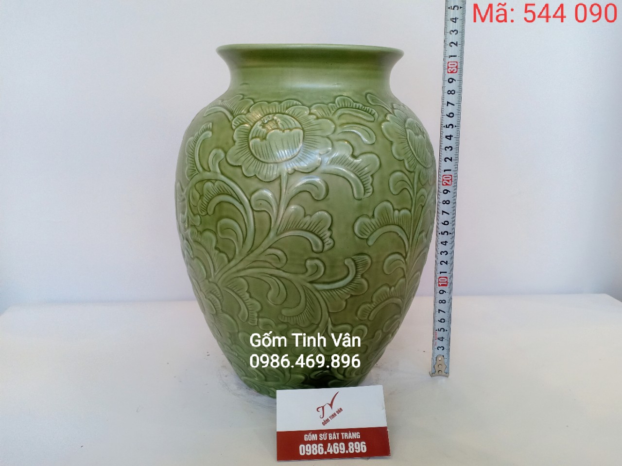 Bình hoa nghệ thuật, mã 544090, men xanh rêu cổ, hoa dây khắc nổi, gốm bát tràng, tinh vân, cao 32 cm