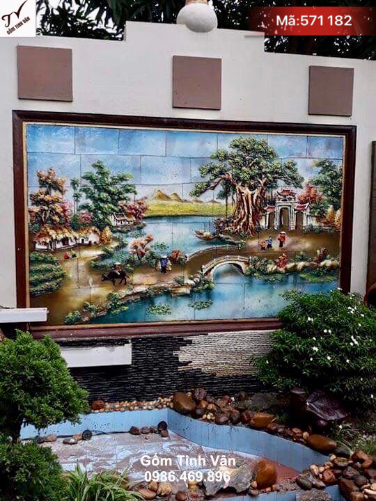 Tranh gốm ghép đắp nổi 3D, mã 571182, trang trí sân vườn tiểu cảnh, tranh gốm ốp tường bát tràng, kích thước tuỳ chọn, cảnh làng quê việt nam, chăn trâu, cổng làng, cây đa bến nước sân đình, tranh gốm nghệ thuật