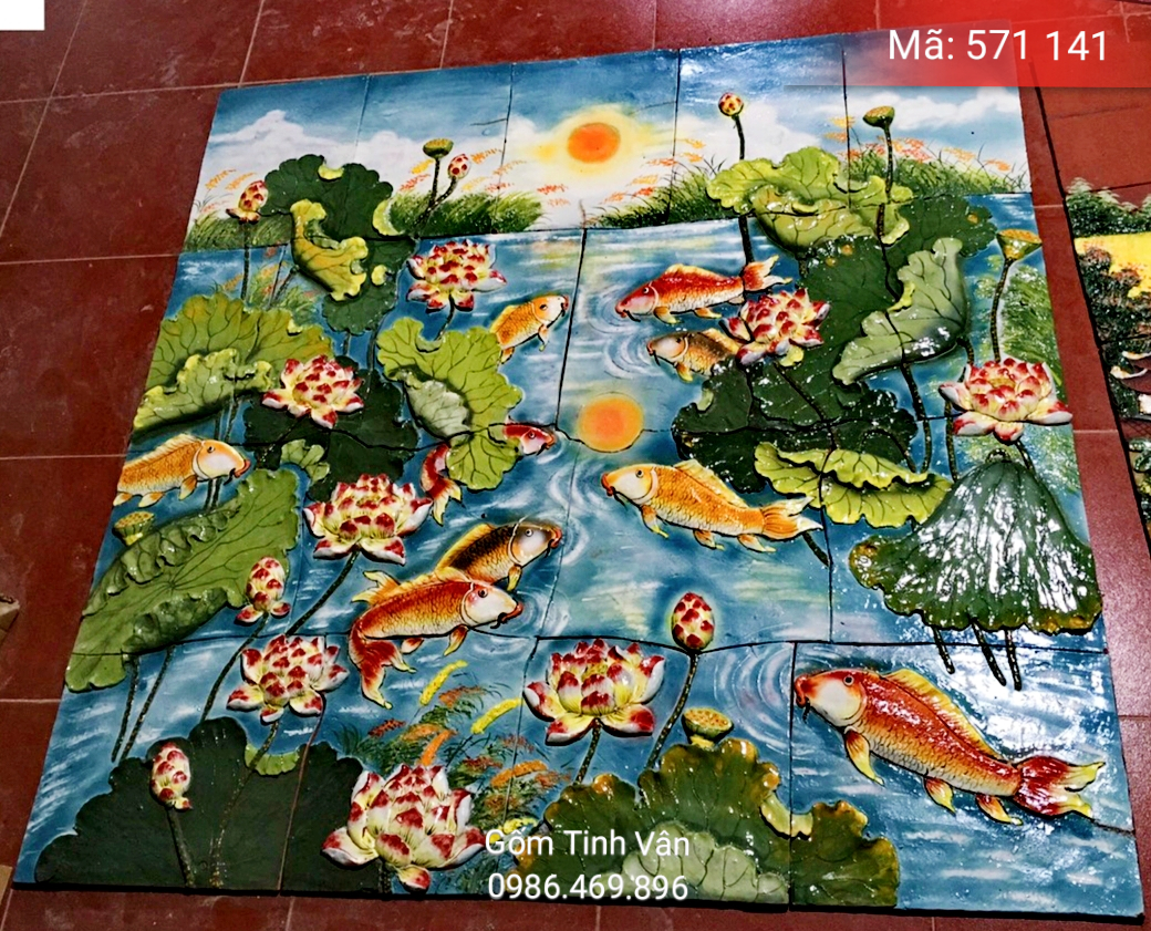 Tranh gốm ghép, đắp nổi 3D, mã 571141, cảnh cá chép trong ao sen dưới ánh chiều tà, tranh ốp dán tường, trang trí sân vườn, cỡ lớn, hoa văn đắp tay theo yêu cầu, gốm sứ bát tràng, tinh vân