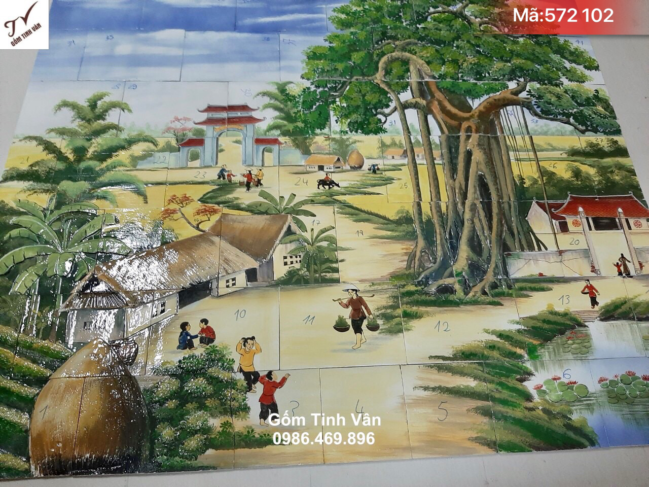 Tranh ghép sứ tráng men, mã 572102, cảnh cây đa bến nước sân đình, làng quê việt nam, đồng lúa vàng, cổng làng cổ kính, tranh gốm sứ bát tràng tinh vân