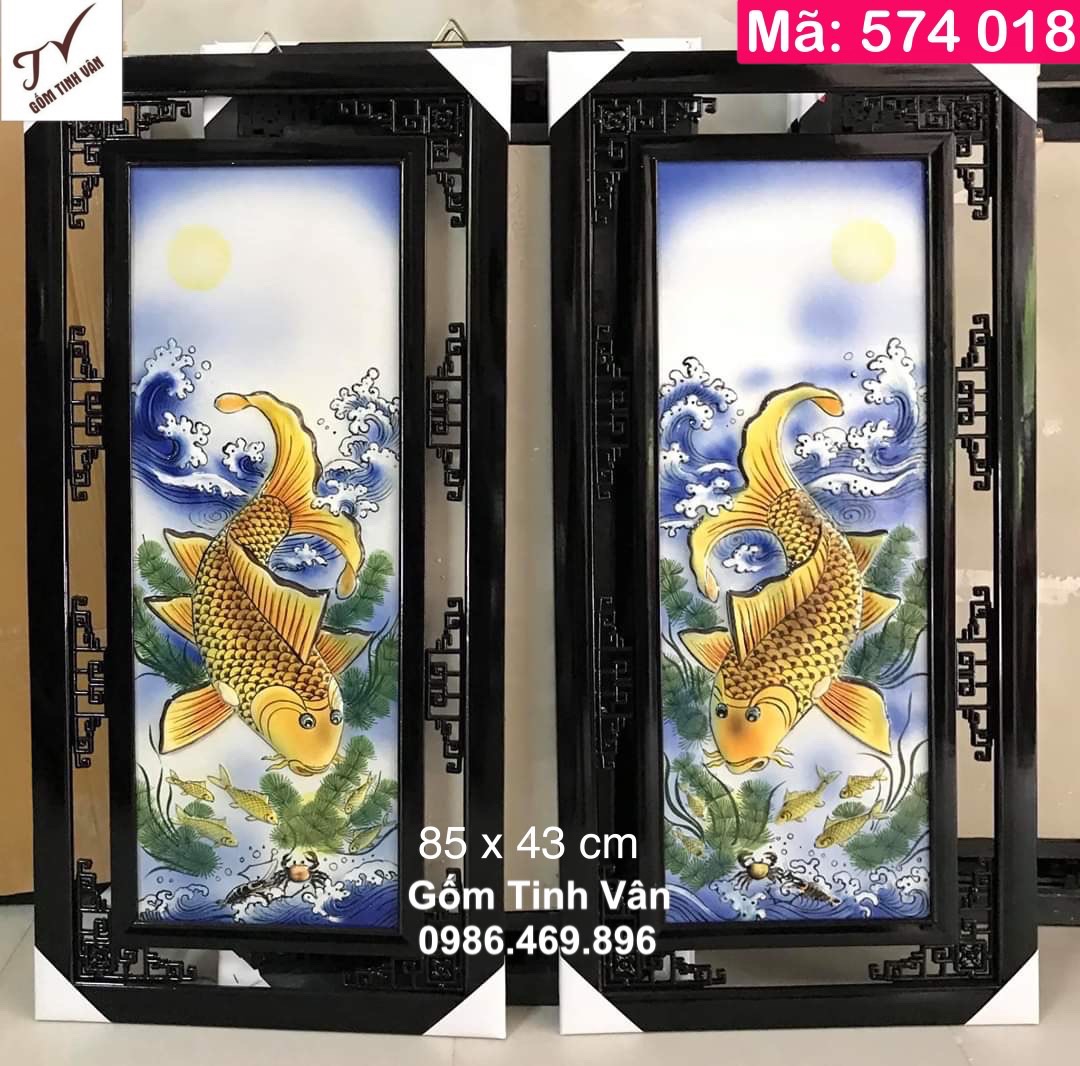 Tranh cá chép trông trăng, mã 574018, cao 85 x rộng 43 cm, hoa văn đắp nổi 3D, cá chép men vàng, tranh lý ngư vọng nguyệt, gốm bát tràng cao cấp