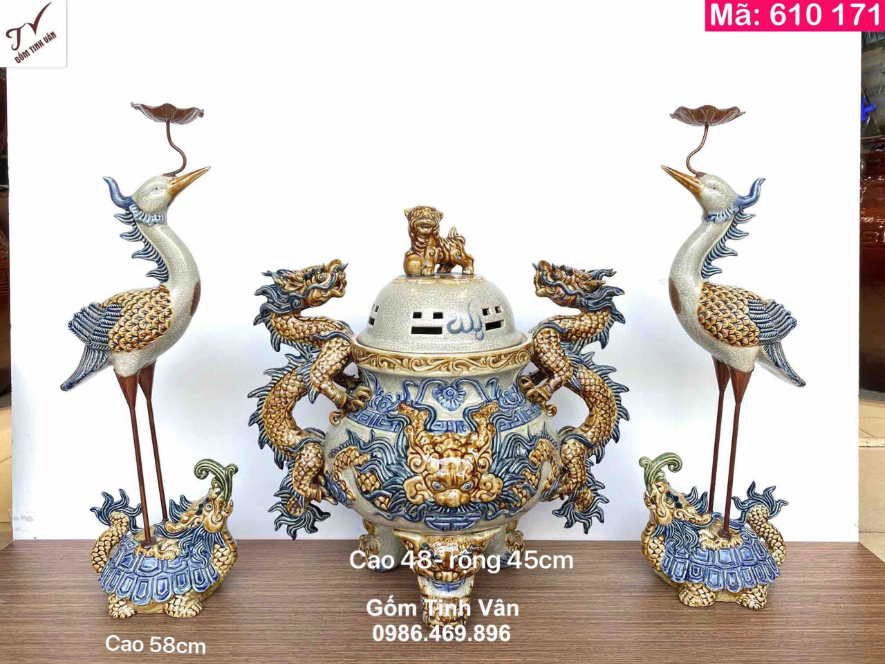 Bộ đỉnh hạc tam sự cỡ đại men rạn cổ đắp nổi 3D, mã 610171, đỉnh cao 48 rộng 45 cm, hạc cao 58 cm, hoa văn chạm khắc tinh xảo, sắc nét, hạc cưỡi long quy, rồng bay, bộ đỉnh hạc thờ cúng gốm bát tràng cao cấp