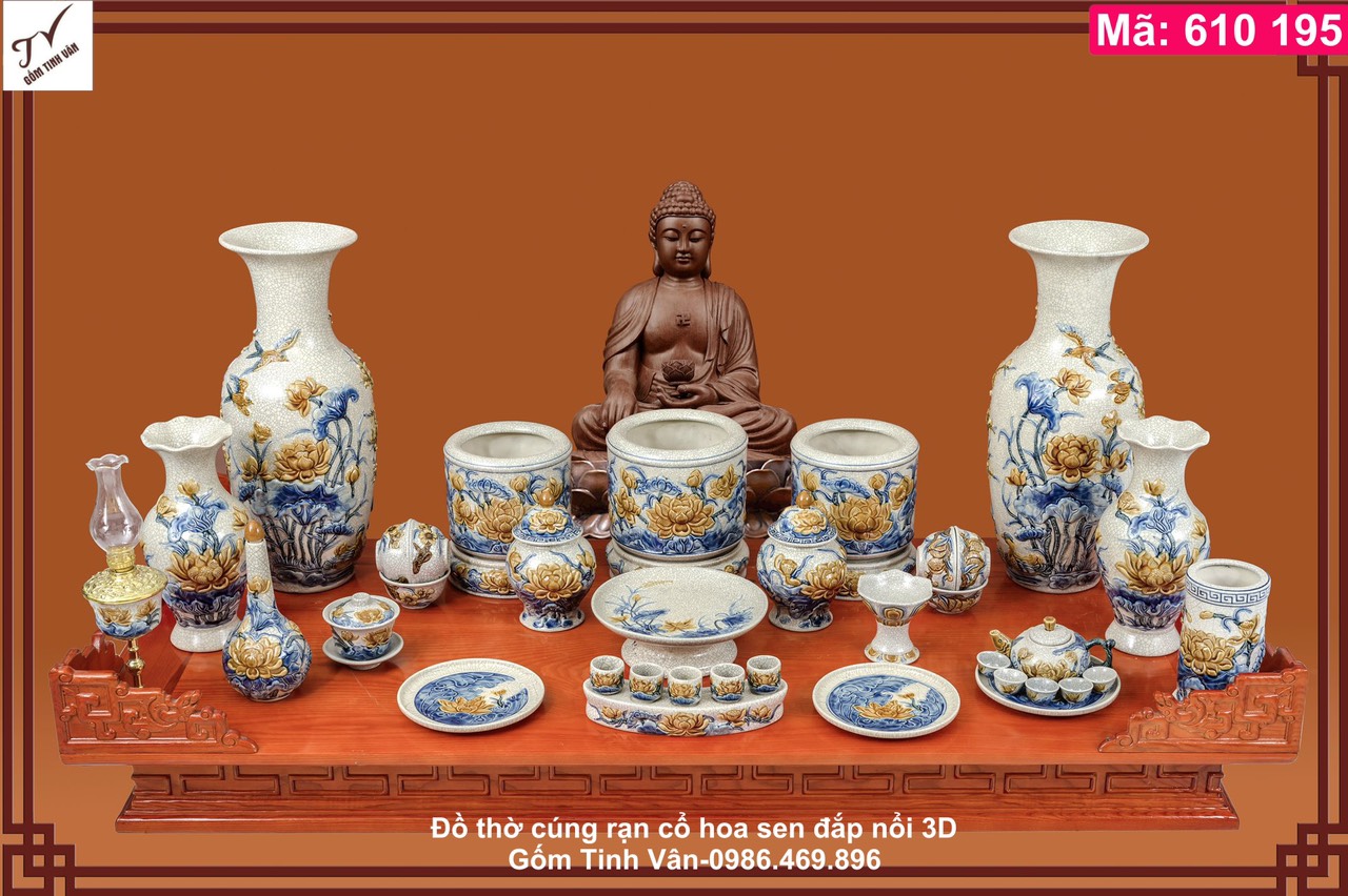 Bộ đồ thờ cúng bàn thờ phật men rạn cổ, hoa sen đắp nổi 3D tinh xảo, mã 610195, gồm bát nhang, chân đế, hũ muối gạo, chén cơm, chân nến, bộ trà mini, bát nước có nắp, đèn dầu, bộ 5 ly nước, hồ lô rượu, ống cắm nhang, bình bông… gốm sứ bát tràng tinh vân