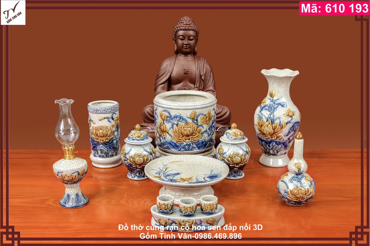 Bộ đồ thờ cúng bàn thờ phật men rạn cổ, hoa sen đắp nổi 3D tinh xảo, mã 610193, gồm bát nhang và chân đế, hũ muối gạo, bộ 3 ly nước, hồ lô rượu, đèn dầu, ống cắm nhang, bình bông, gốm sứ bát tràng tinh vân