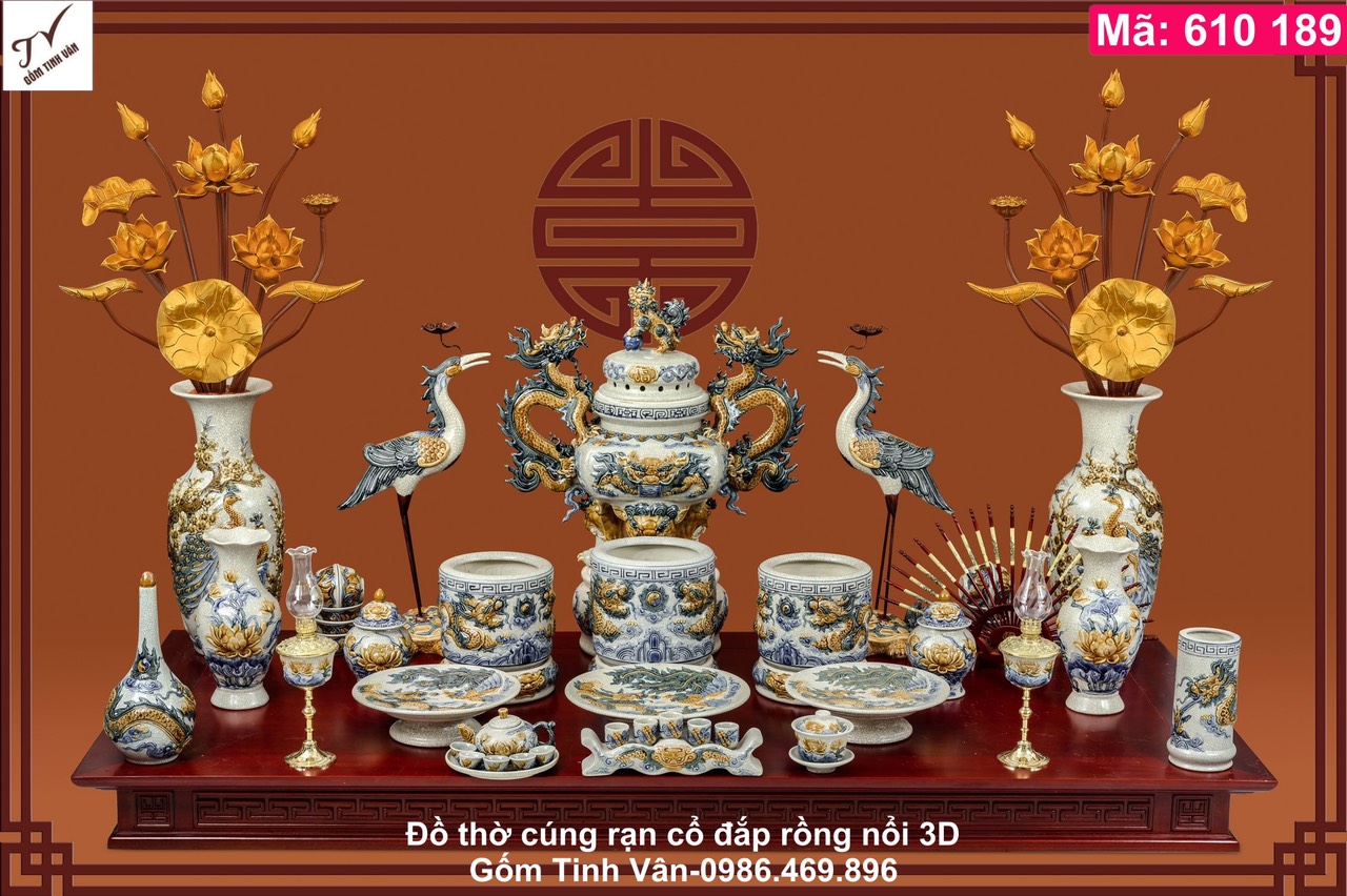 Bộ đồ thờ cúng đầy đủ, mã 610189, men rạn cổ hoa văn rồng chầu nguyệt đắp nổi 3D, đỉnh hạc, lọ lục bình, chân nén, đèn dầu, nậm rượu, chóe muối gạo nước, kỷ ngai 5 chén, bát cơm, mâm bồng trái cây, bát nước, bộ trà mini...,gốm sứ bát tràng tinh vân