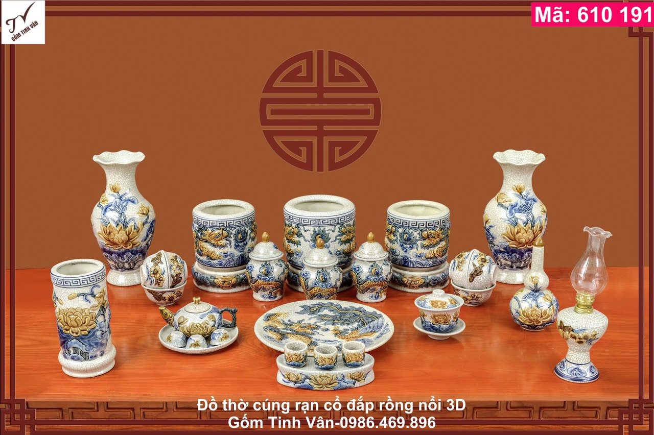 Bộ đồ thờ cúng đầy đủ, mã 610191, men rạn cổ hoa văn rồng chầu nguyệt đắp nổi 3D, bát hương, lọ hoa, ống hương, đèn dầu, nậm rượu, chóe muối gạo nước, kỷ 3 chén, bát cơm, mâm bồng trái cây, bát nước, bộ trà mini..., gốm sứ bát tràng tinh vân