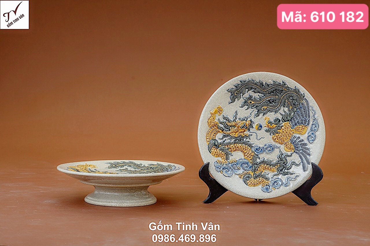 Đĩa trái cây, mâm bồng, men rạn cổ, mã 610182, hoa văn rồng phượng chạm nổi 3D, chạm khắc tinh xảo, trưng bày trái cây trên ban thờ gia tiên, ban thờ tài địa, ban thờ phật, có đủ cỡ đk 18-22-24-27-30-33 cm, giá báo cỡ 18 cm, gốm sứ bát tràng tinh vân