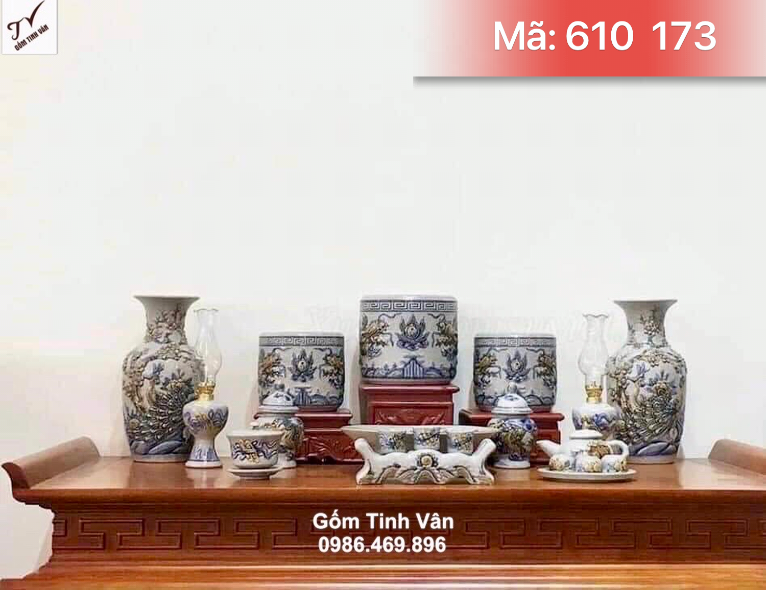 Trọn bộ đồ thờ cúng men rạn cổ đắp nổi, mã 610173, 3 bát nhang rồng nổi  cỡ nhỏ, 2 bình hoa chim công hoa đào, 2 đèn dầu, 2 choé gạo nước, 1 kỷ ngai 3 ly, 1 bộ trà mini, 1 đĩa trái cây, 1 bát nước, bộ đồ thờ ban gia tiên gốm bát tràng tinh vân