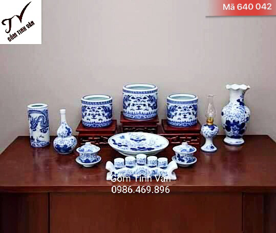 Bộ ban thờ gốm sứ, mã 640042, bộ 3 bát hương, tro, cốt thất bảo, đèn dầu, nậm rượu, hũ nước, ống nhang, bình bông, gốm sứ bát tràng, tinh vân