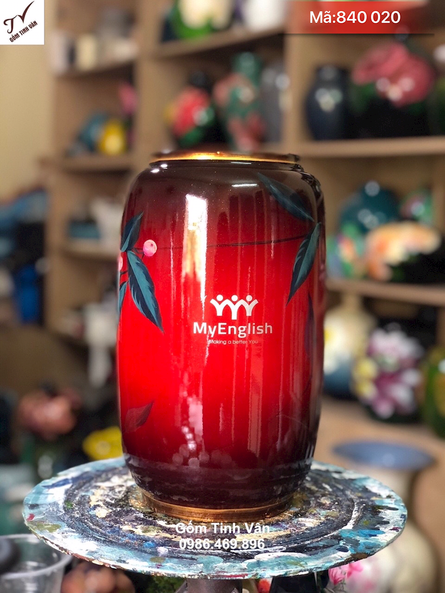 Bình hoa nghệ thuật sơn mài cốt gốm in logo, mã 840020, cao 28 cm, hộp si lót lụa vàng, màu sơn mận đỏ sang trọng, dáng tròn dễ trưng bông, sang trọng, giá báo trên 100 bình, lọ hoa gốm sứ in logo